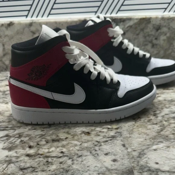 Air Jordan 1 Mid Black White Noble Red
BQ6472 016 Women's size 7.5 EUC - Picture 10 of 13